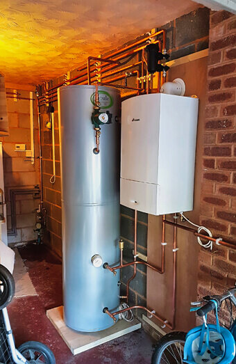 https://plumbernorthfremantle.com.au/uploads/2025/06/hot-water-684599.jpg